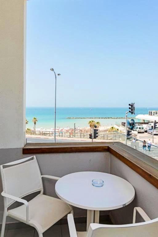 Olive Gordon By The Beach Tel Aviv Exteriör bild